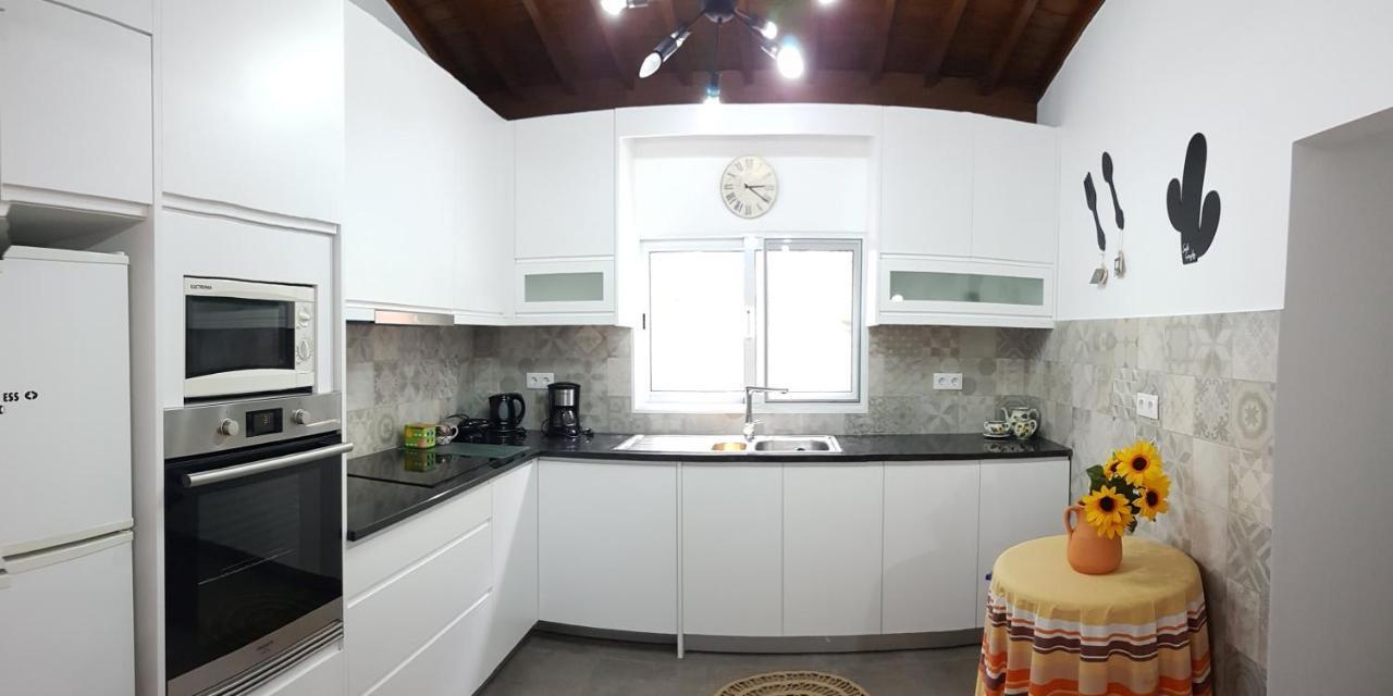 Join Our Relaxed House Near The Beach - Mosteiros Mosteiros  Dış mekan fotoğraf