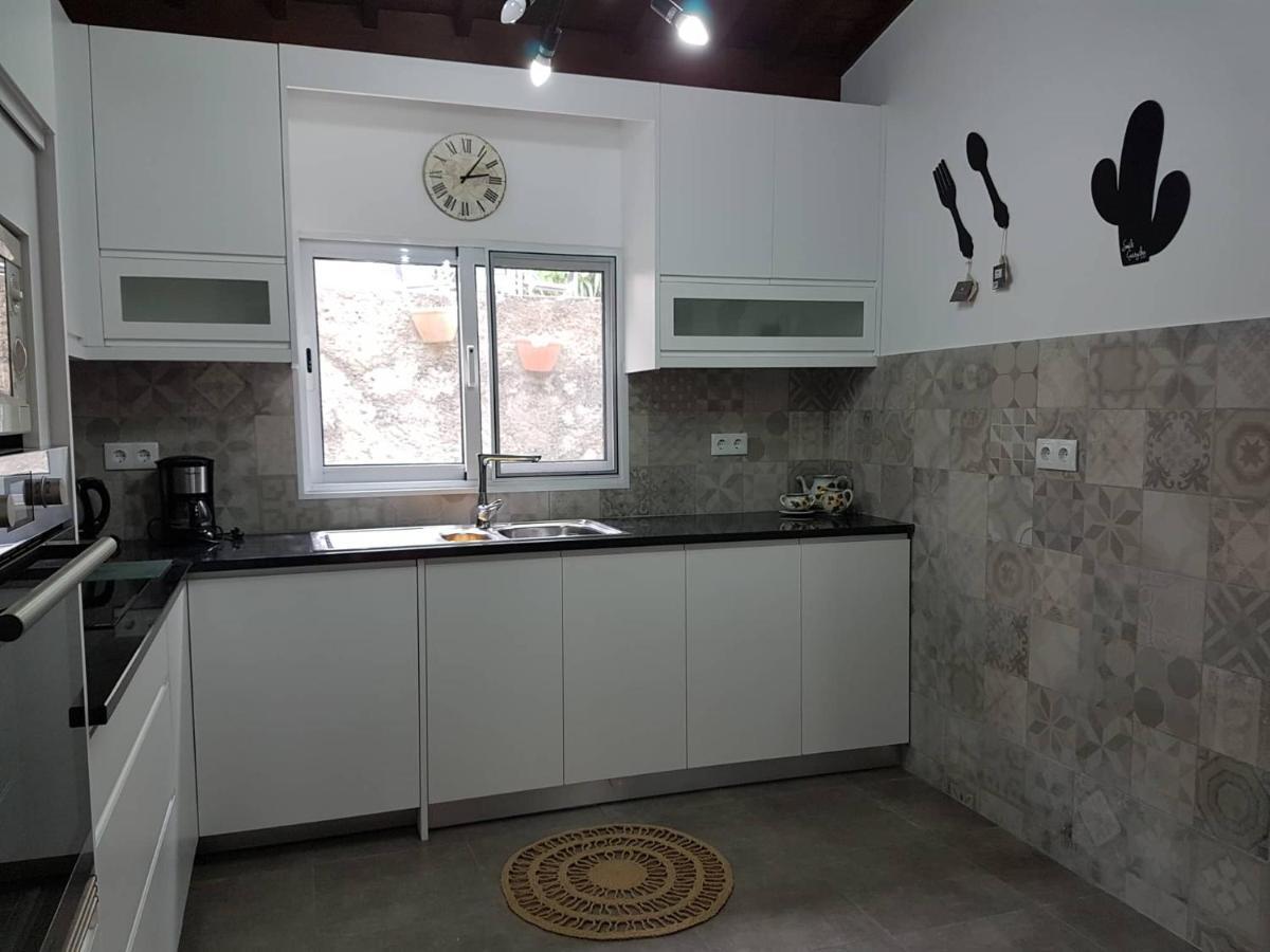 Join Our Relaxed House Near The Beach - Mosteiros Mosteiros  Dış mekan fotoğraf