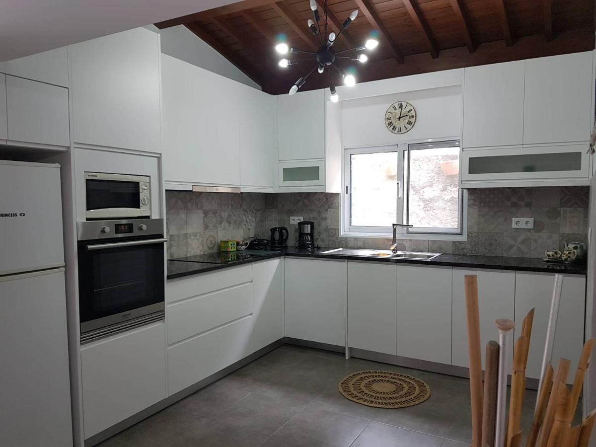 Join Our Relaxed House Near The Beach - Mosteiros Mosteiros  Dış mekan fotoğraf